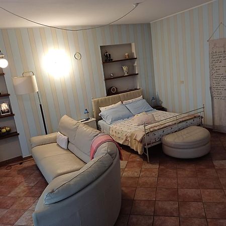 Il Germano Reale Bed and Breakfast Άλμπα Δωμάτιο φωτογραφία