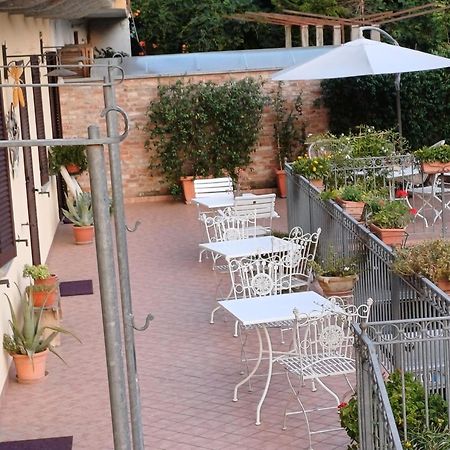 Il Germano Reale Bed and Breakfast Άλμπα Εξωτερικό φωτογραφία