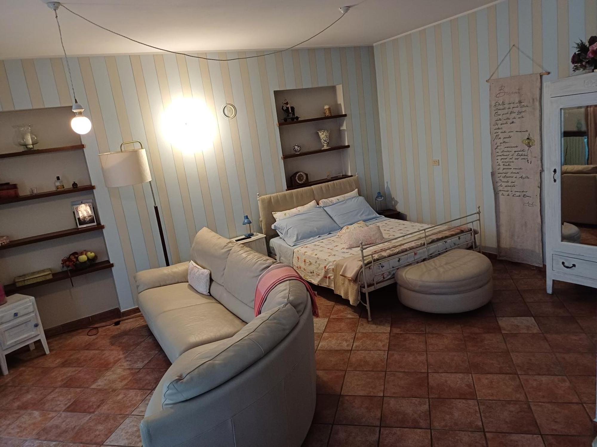 Il Germano Reale Bed and Breakfast Άλμπα Δωμάτιο φωτογραφία