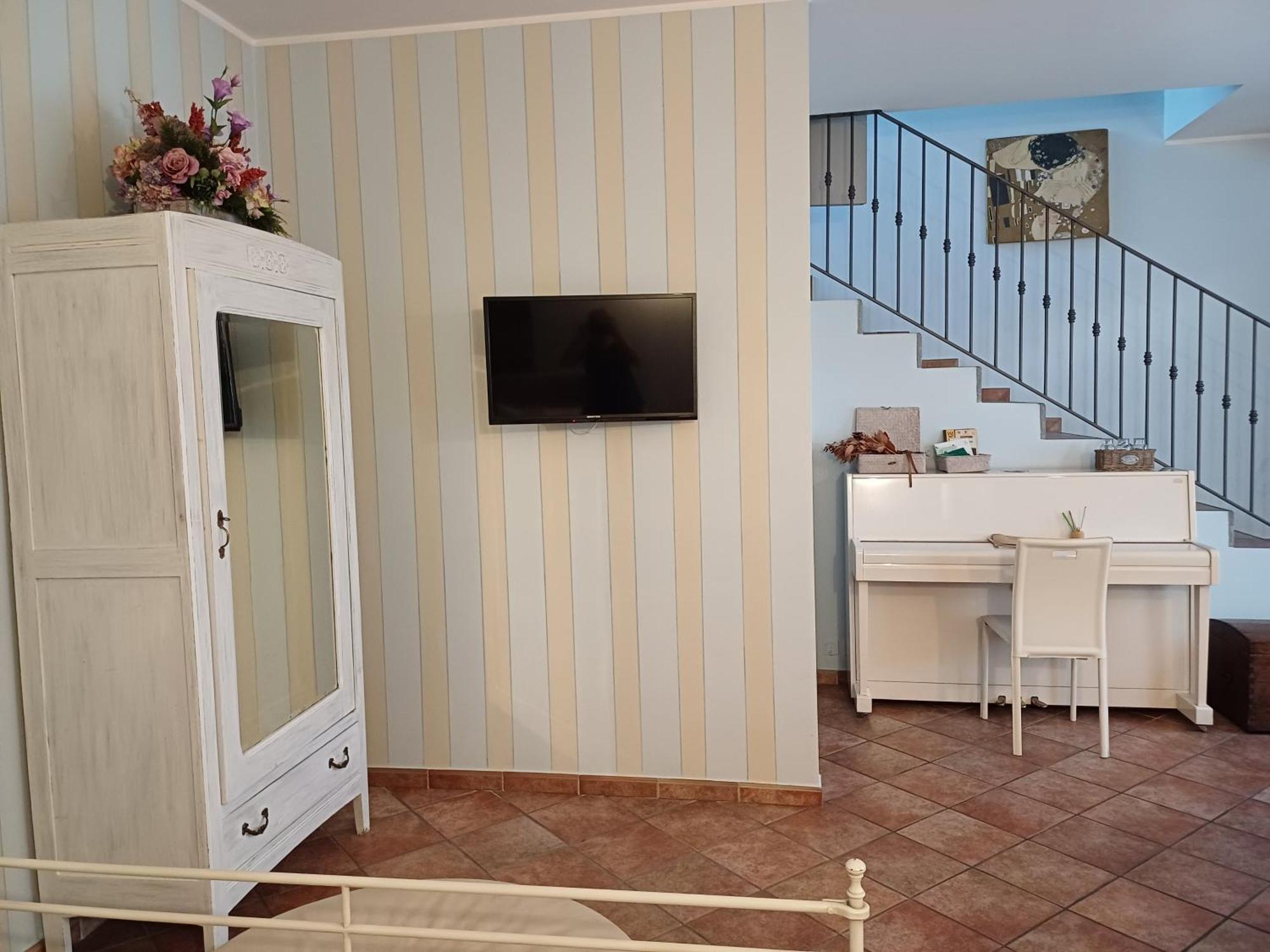 Il Germano Reale Bed and Breakfast Άλμπα Δωμάτιο φωτογραφία